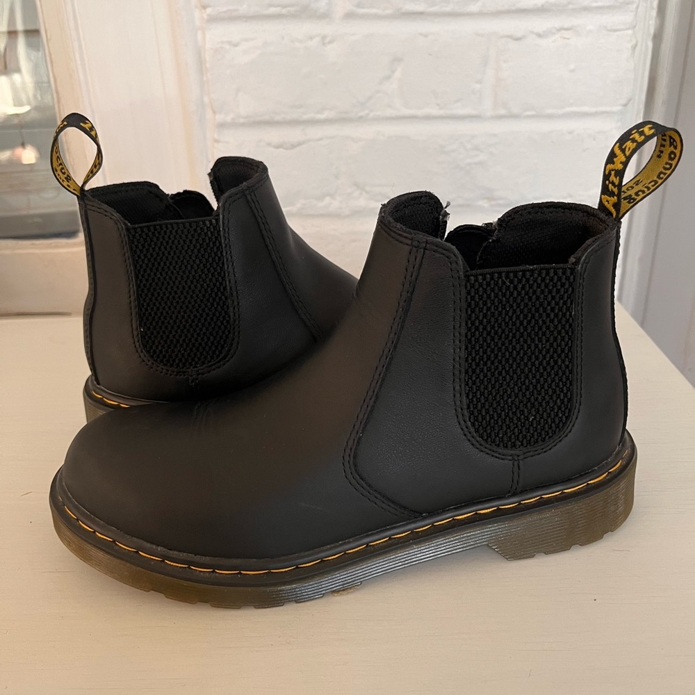 Dr. Martens Kid's Collection
2976 Youth Banzai Chelsea Boot (Big Kid)